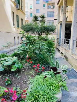 a garden with flowers and plants on the side of a building at A casa di Marisa in Rome