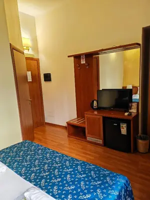 a hotel room with a bed and a flat screen tv at Opera Italian Suite in Rome