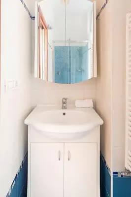 a bathroom with a white sink and a mirror at Casa Angelina con 3 camere da letto in Rome