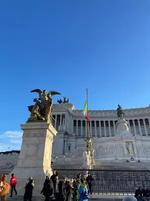 a large building with a statue in front of it at Colosseo 500 m Quiete in città A Casa di Beatrice in Rome