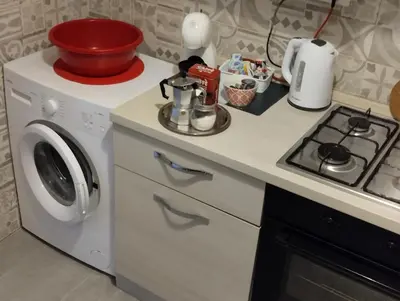 a kitchen with a stove and a washing machine at DaMa Domus in Rome