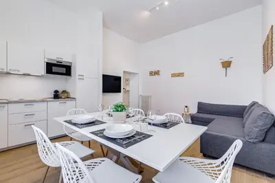 a living room with a white table and chairs at Colonna Luxury Apartment in Rome