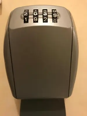 a close up of a toaster with the word insulin at Emilios home Triple room in our cozy and comfortable establishment in Rome