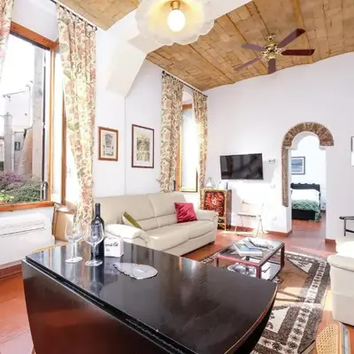 Trastevere Charming Retreat on Cobblestone Street