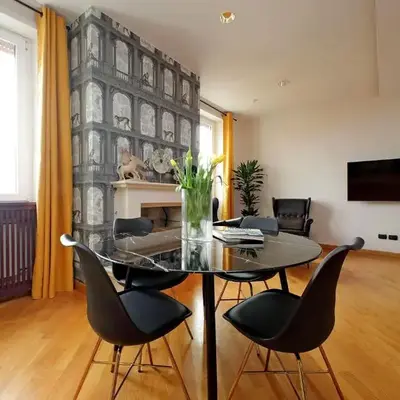 suity I monkeys apartment