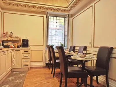 a dining room with a table and chairs at Domina Popolo in Rome