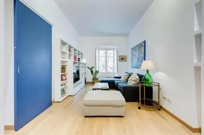 a living room with a blue couch and a table at Incantevole appartamento in pieno centro a Roma in Rome