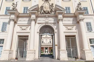 an entrance to a building with a large doorway at L'antico borgo di Trastevere II in Rome
