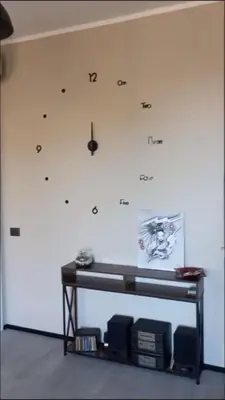 a wall with a clock on a wall at Interno 18 - appartamento a San Giovanni in Rome