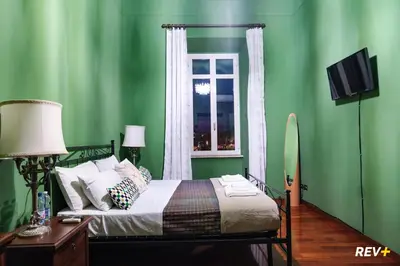 a green bedroom with a bed and a window at Pantera Holiday House in Rome