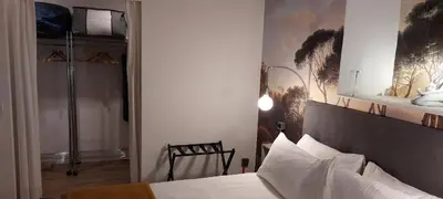 a bedroom with a bed with a headboard and a mirror at Afnakafna Home in Rome