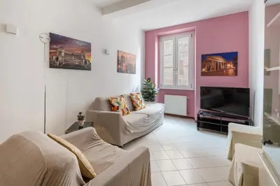 a living room with a couch and a tv at Minerva al 5 in Rome