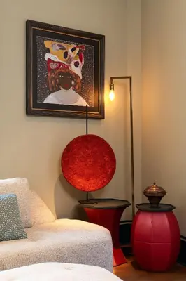 a living room with a red lamp and a couch at Casa Loren con Terrazzo in Rome