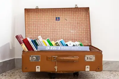 a suitcase filled with books on top of it at Il Viandante al Pigneto - Parcheggio privato su richiesta in Rome