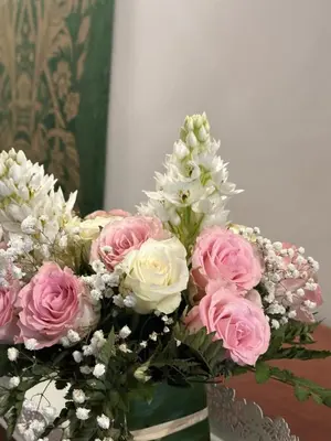 a bouquet of pink and white flowers in a vase at Trithome Suite Boutique Barberini in Rome