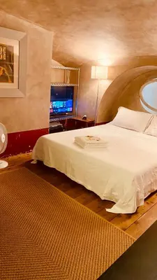 a bedroom with a large white bed in a room at Apartamento loft ingresso independente central zona san lorenzo in Rome
