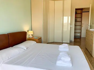 a bedroom with a large white bed with towels on it at Luminoso non lontano dalla stazione TERMINI in Rome