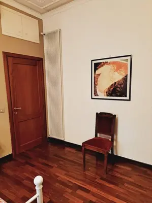a room with a chair and a picture on the wall at Grazioso appartamento ai Musei Vaticani in Rome