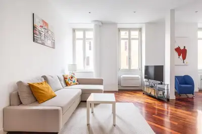 a living room with a couch and a tv at La corte di Merlino - Apt centrale di pregio in Rome