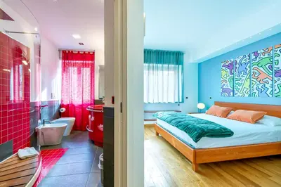 a bedroom with a bed and a bathroom at Trastevere, raffinato e silenzioso angolo in Rome