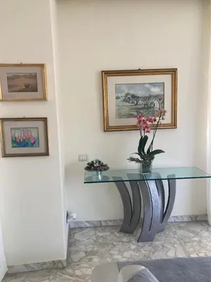 a glass table with a vase of flowers on it at Le Mille e Una Notte in Rome