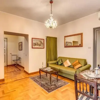 XX SETT: Flat by Barberini Trevi Fountain