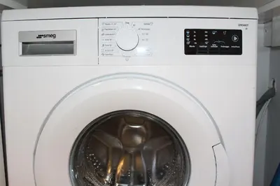 a white washing machine with its door open at Argilla House 10 min a piedi dal Vaticano in Rome