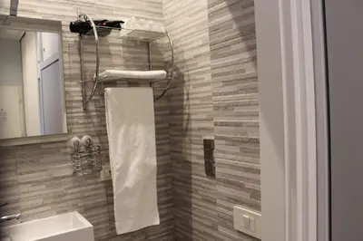 a bathroom with a sink and a mirror at Argilla House 10 min a piedi dal Vaticano in Rome