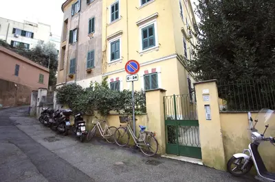 a group of bikes parked in front of a building at Sara Holiday House in Rome