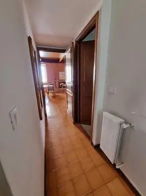 an empty hallway with a hallwayngthngthngthngthngthngthngthngthngthngth at Appartamento 