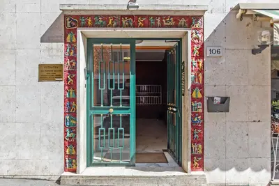an entrance to a building with a green door at Ary's Vatican Holiday Home in Rome