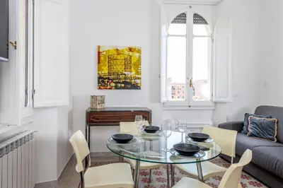 a living room with a glass table and chairs at Trastevere novecento in Rome
