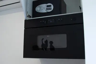 a black oven with two cats on the window at The Aristocats Apartment in Rome