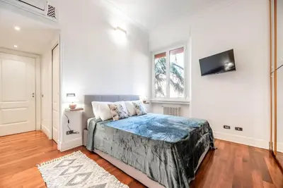a bedroom with a bed and a tv on a wall at Splendido appartamento a Villa Ada in Rome