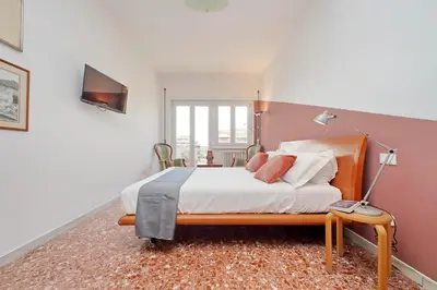 a bedroom with a bed and a pink wall at Comfy home for family next to Metro in Rome