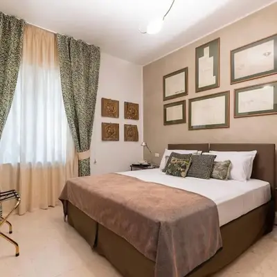 Luxurious home of the antiquarian at Spanish Steps