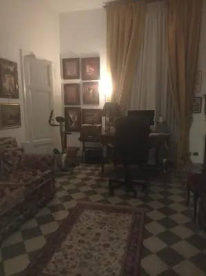 a living room with a couch and a table and a lamp at Fiore73 in Rome