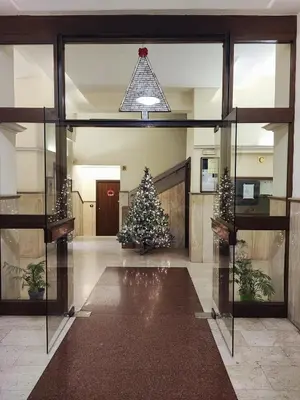 a christmas tree in the middle of a lobby at Gaio Melisso Home in Rome