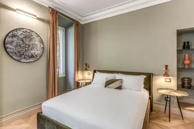 a bedroom with a large white bed in a room at Essenze eleganti a Trastevere in Rome