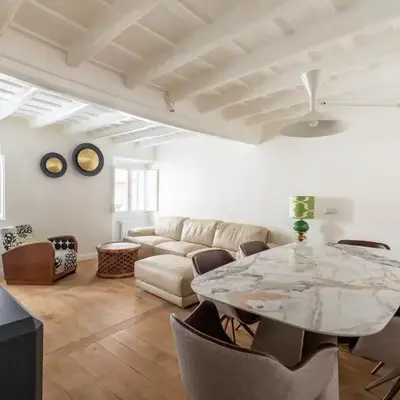 Elegance and Charm in Splendid Via Giulia