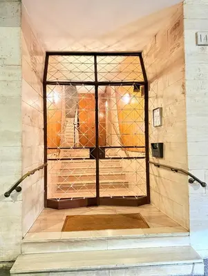 a room with a cage with oranges in it at ToniB&B in Rome