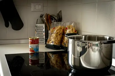 a kitchen counter with a blender on a stove at Vatican Luisa in Rome