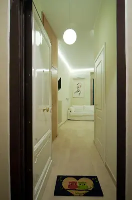 a hallway with a door and a rug on the floor at Silenzioso Monolocale in Zona Parioli in Rome