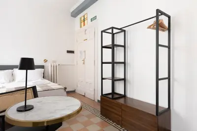 a room with a bed and a table and a mirror at B&B Del Mercato in Rome