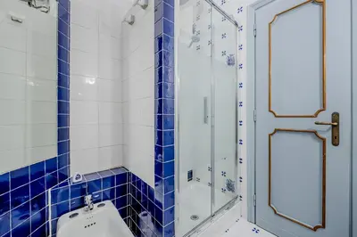 a bathroom with a shower and a sink at Guinera Guest House in Rome