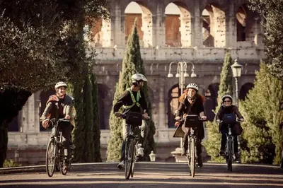 a group of people riding bikes in front of a building at Non prenotate in Rome