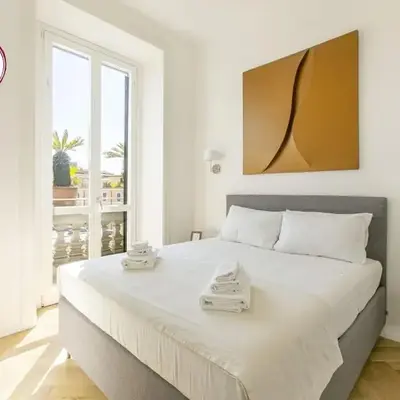C M Civitas Leonina Luxury
