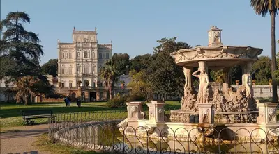 a fountain in front of a large building at Atelier Gianicolo Suite in Rome