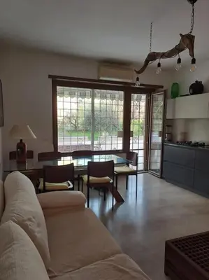 a living room with a couch and a table at Casa Nisio - Gemelli comoda e accogliente in Rome