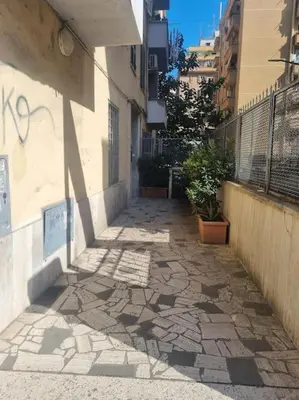 a stone walkway in a city with a building at Casa intera vicino il centro per 4 persone in Rome